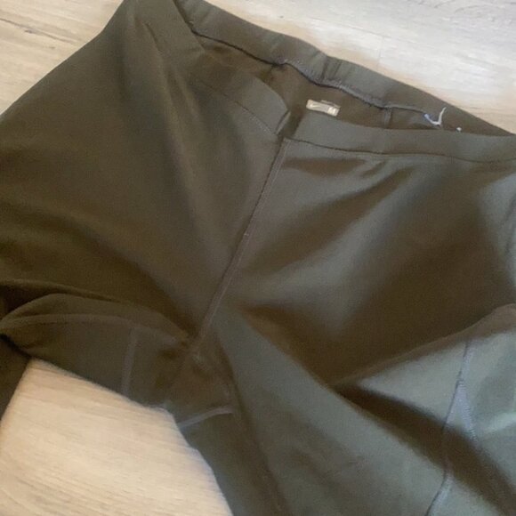 Nike Dri fit capri athletic leggings size medium - Picture 3 of 8